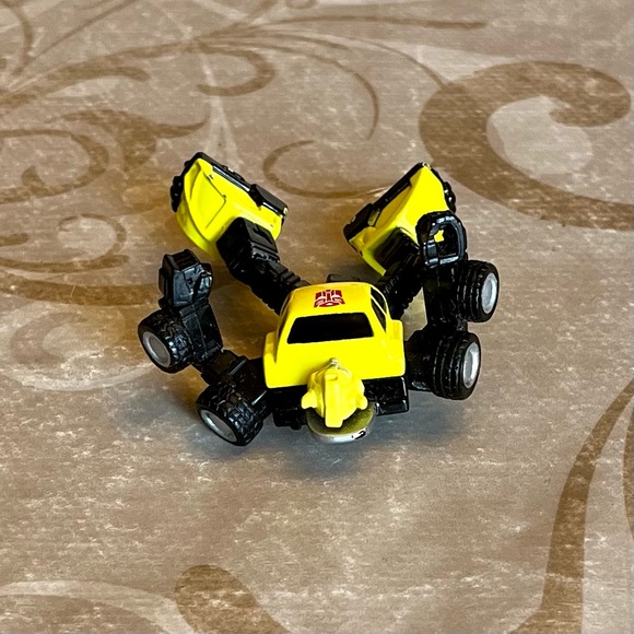 2006 Hasbro Titanium Series Transformers Bumblebee Diecast Figure With Weapon - Picture 7 of 8